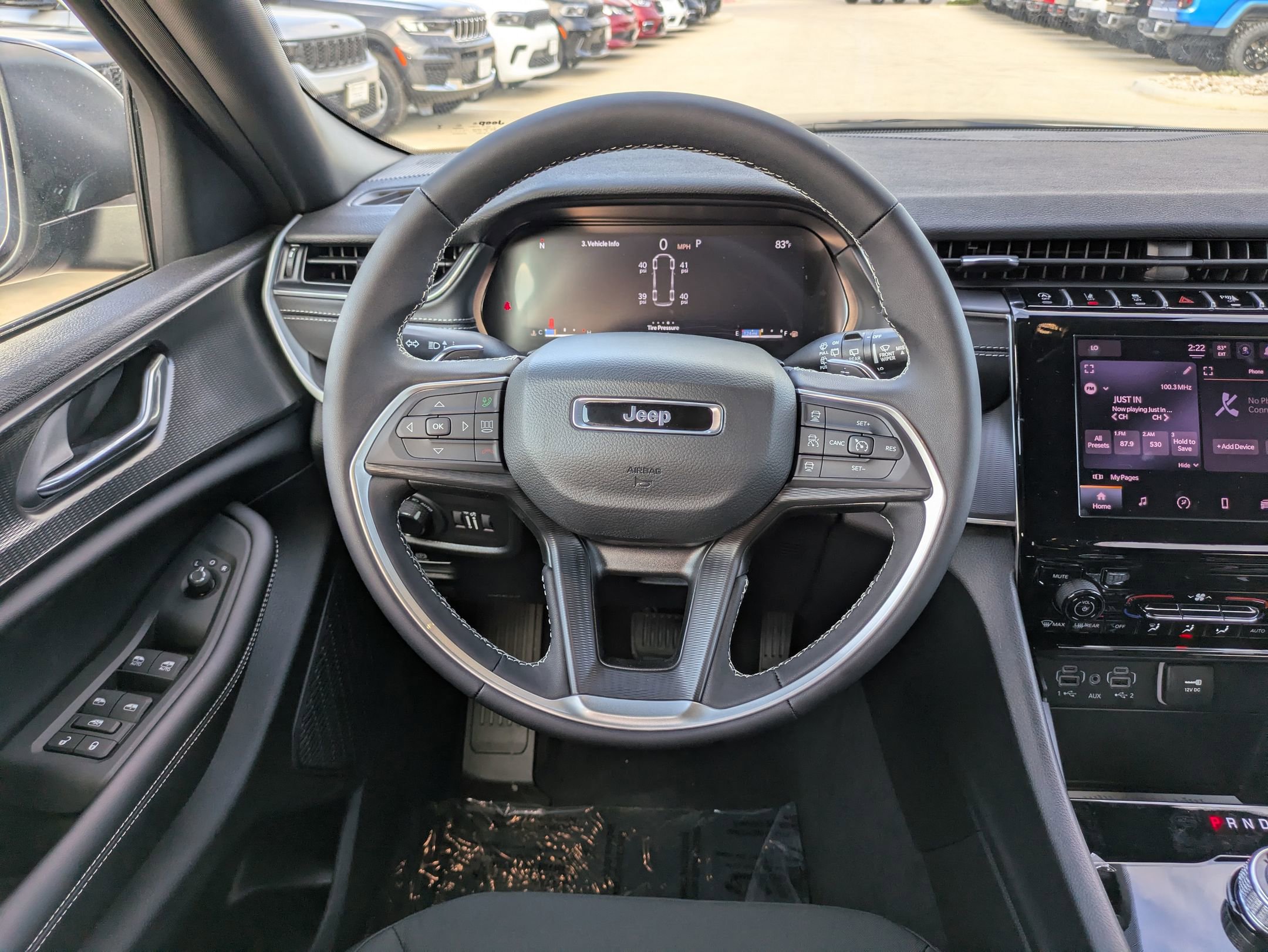 2025 Jeep Grand Cherokee Laredo X photo 16