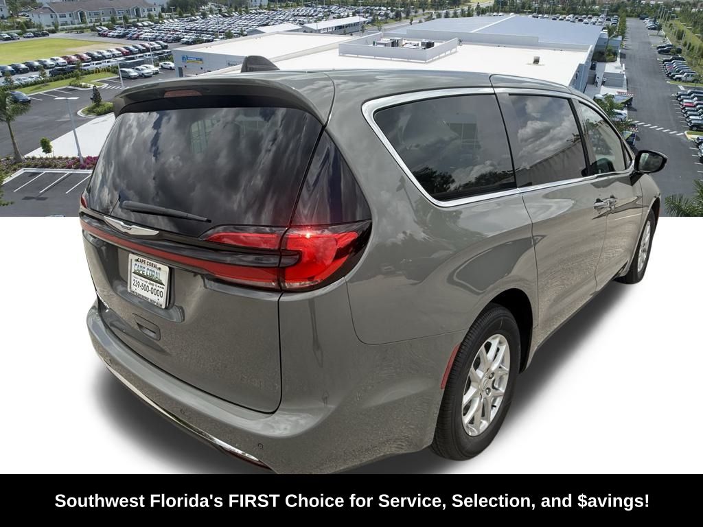 2025 Chrysler Pacifica photo 4