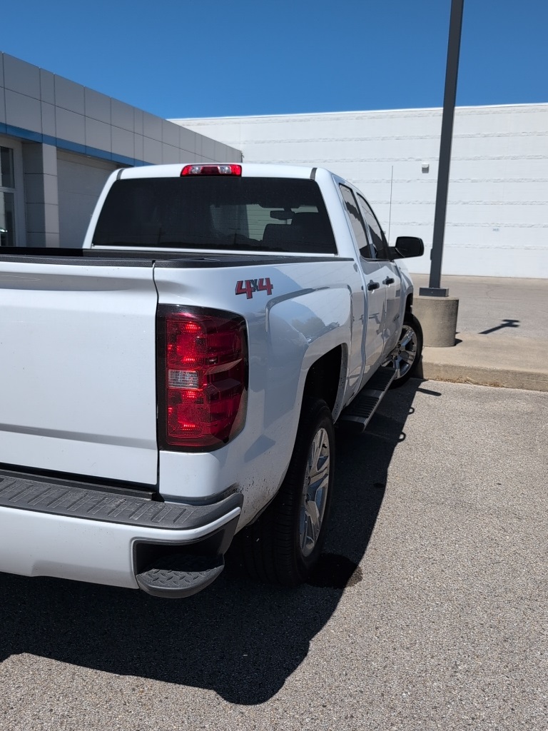 2018 Chevrolet Silverado 1500 Custom photo 4