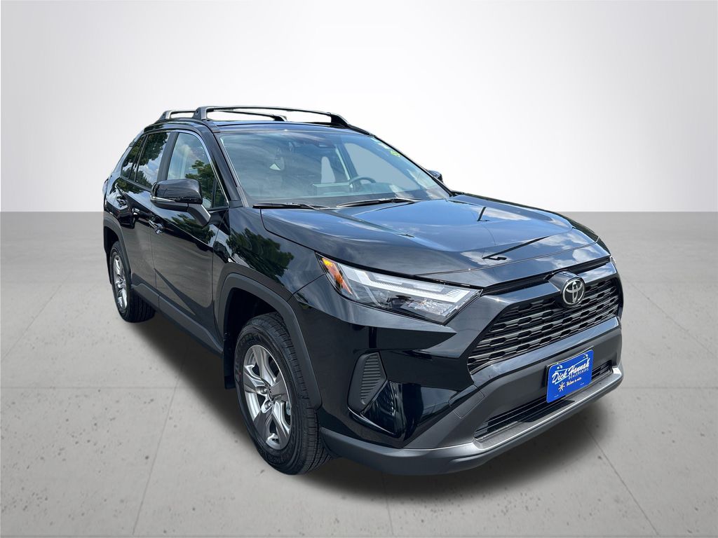 2025 Toyota RAV4 XLE photo 5