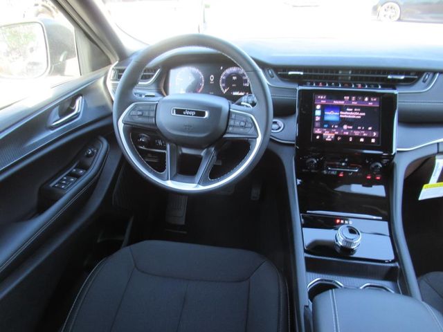 2025 Jeep Grand Cherokee Laredo X photo 12