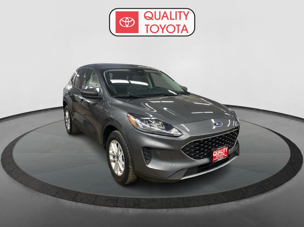 Used 2022 Ford Escape SE with VIN 1FMCU9BZ3NUA62702 for sale in Fergus Falls, Minnesota
