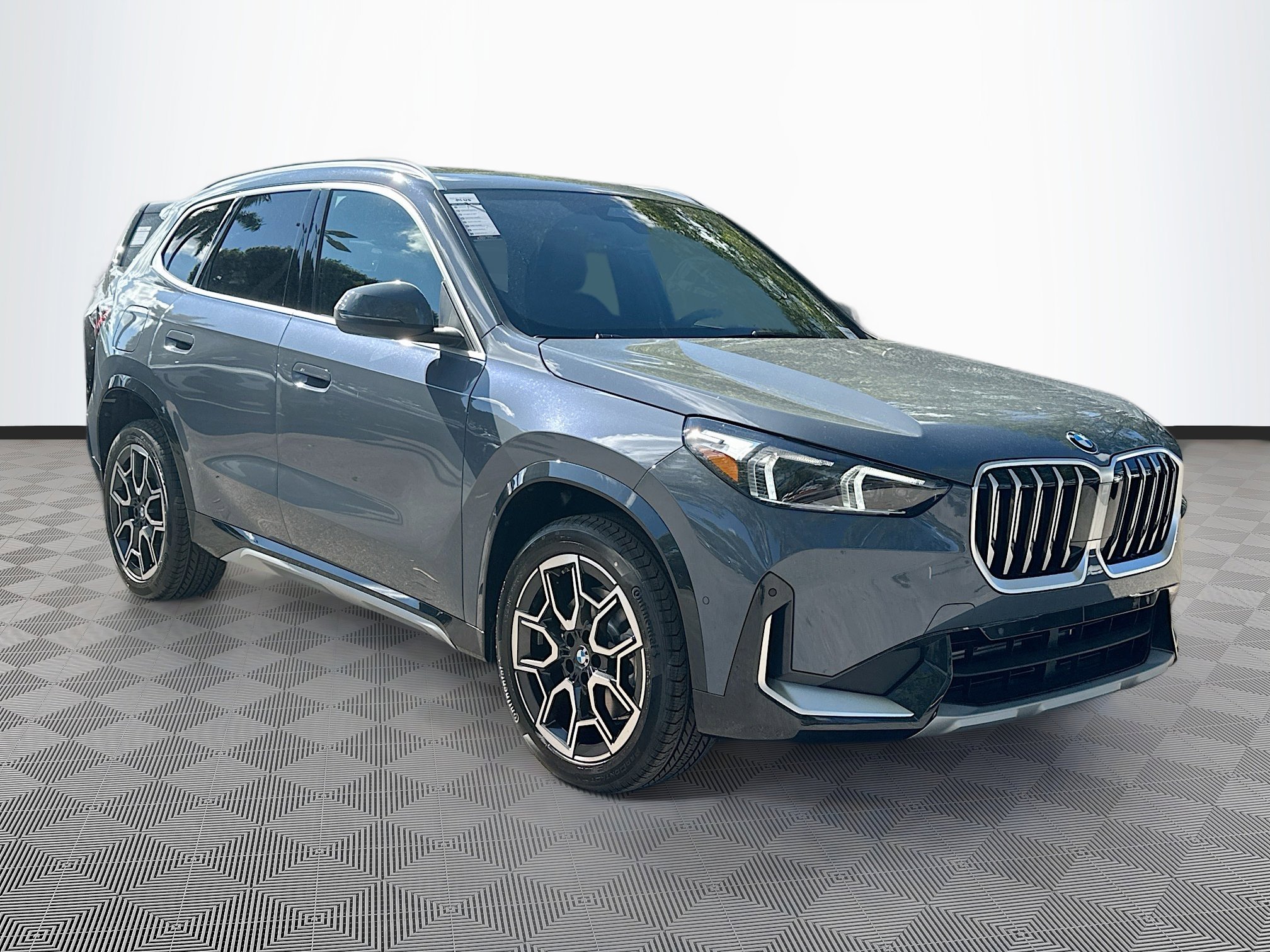 2026 BMW X1 28i's photo