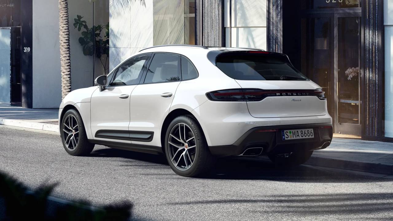2025 Porsche Macan T photo 3