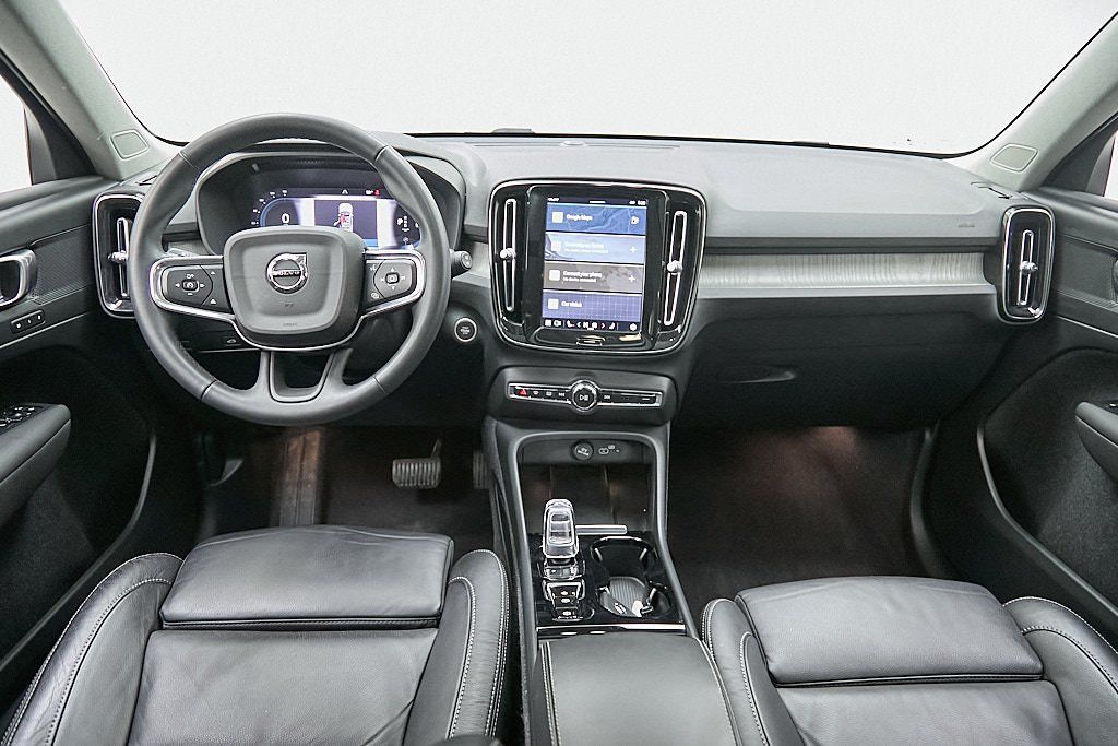 2023 VOLVO XC40 - Image 22