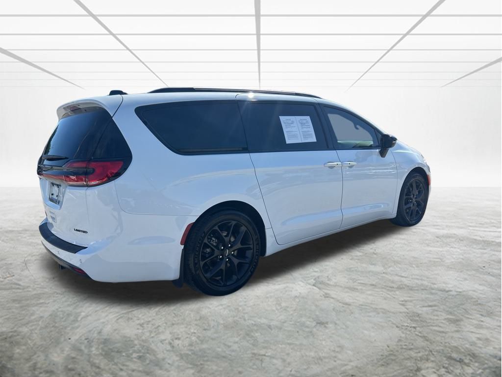 2024 Chrysler Pacifica Limited photo 4