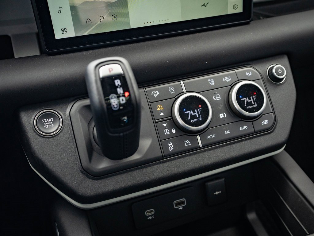 2024 Land Rover Defender 110 S photo 29
