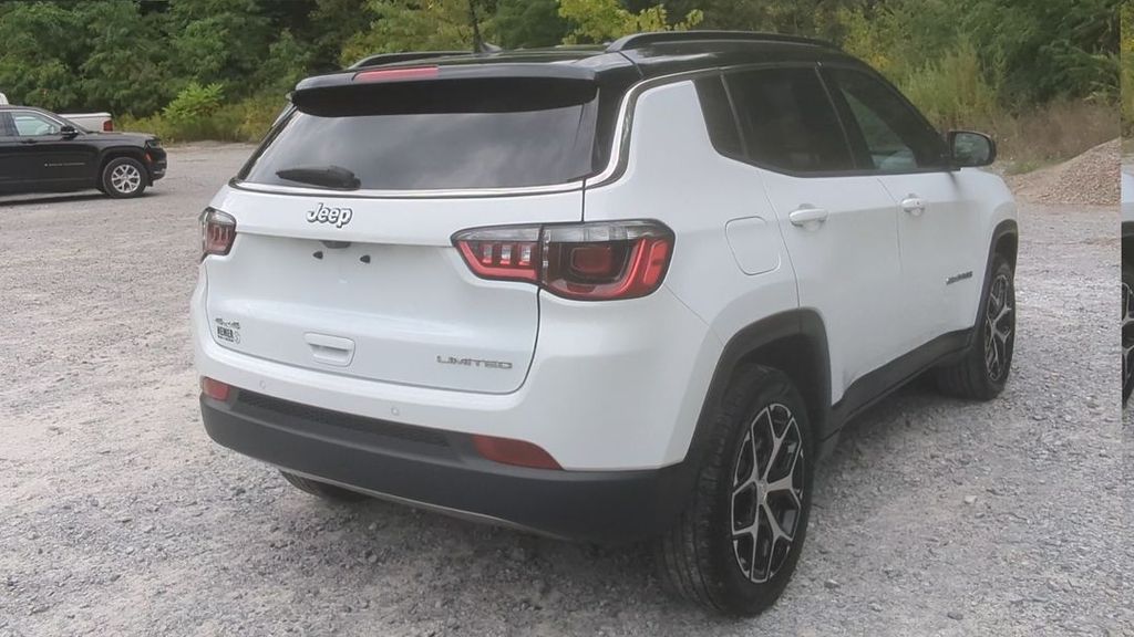 2024 Jeep Compass Limited photo 8