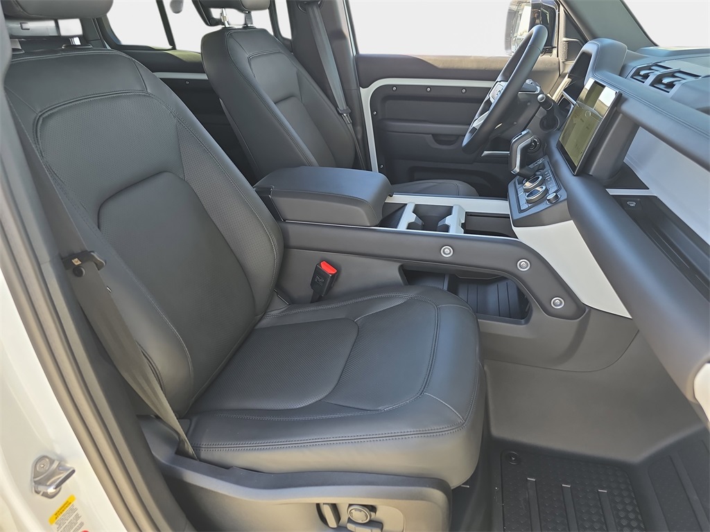 2025 Land Rover Defender 110 X-Dynamic SE photo 8