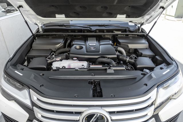 2025 Lexus LX 600 Luxury photo 11
