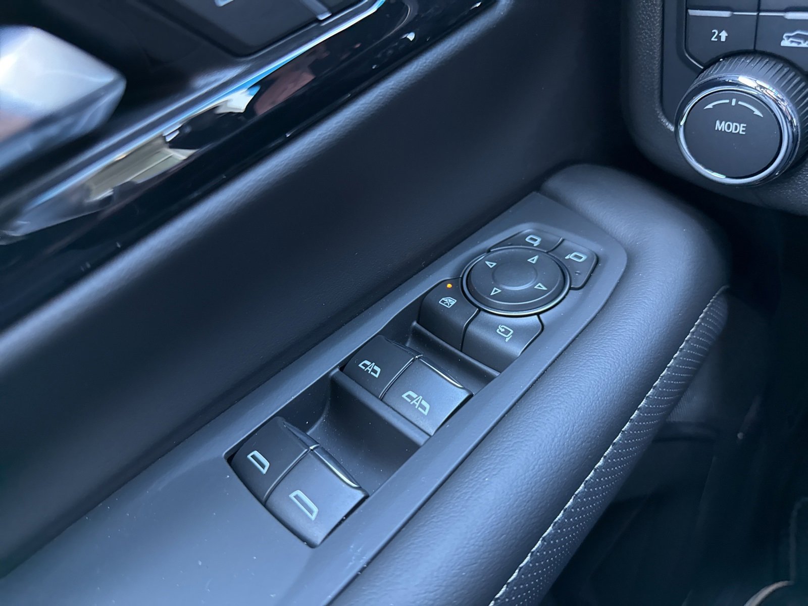 2025 Chevrolet Suburban Premier photo 38