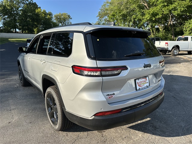2025 Jeep Grand Cherokee Limited photo 8