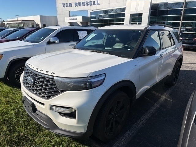 2023 Ford Explorer ST-LINE's photo