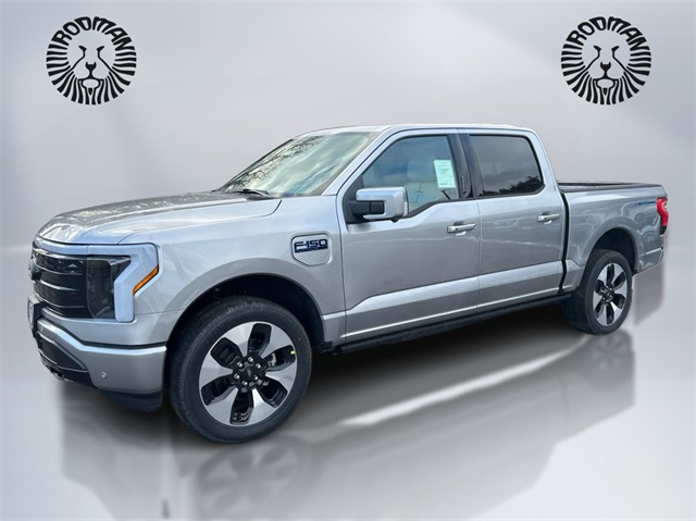2025 Ford F-150 Lightning Platinum's photo