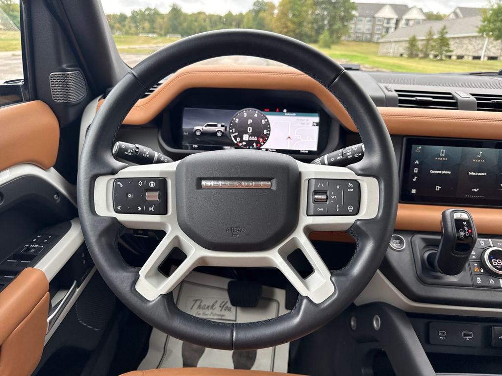 2024 Land Rover Defender 110 S photo 17