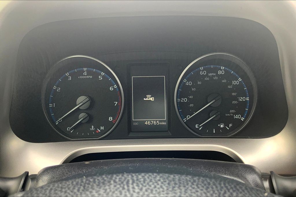 2017 Toyota RAV4 XLE photo 19