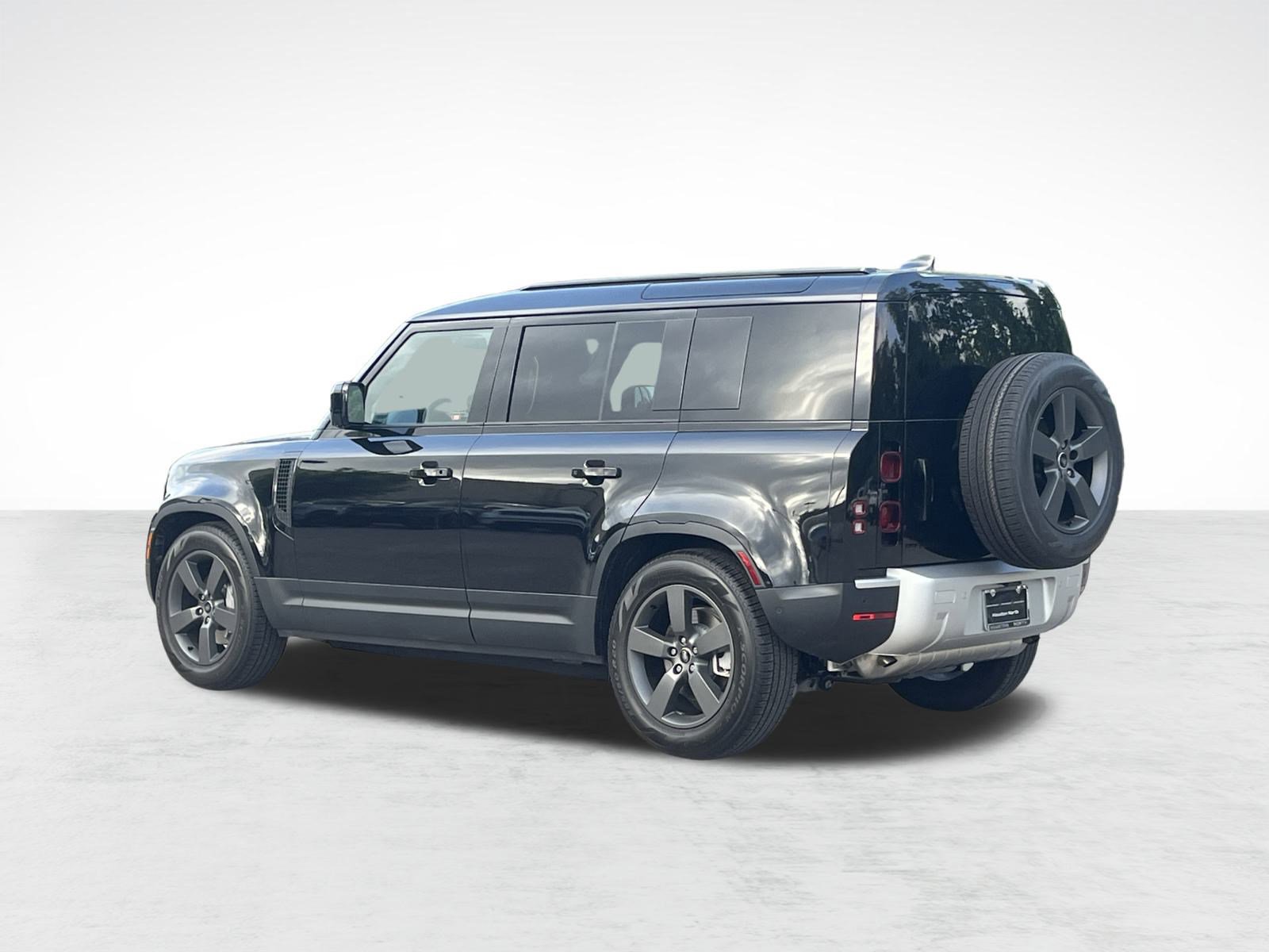 2025 Land Rover Defender S photo 3