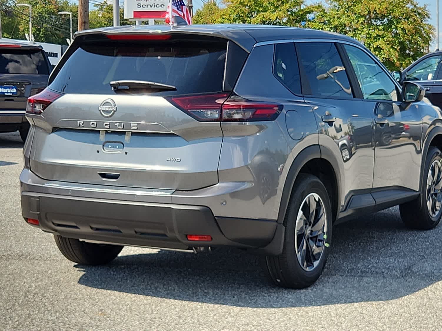 2026 Nissan Rogue SV AWD photo 3