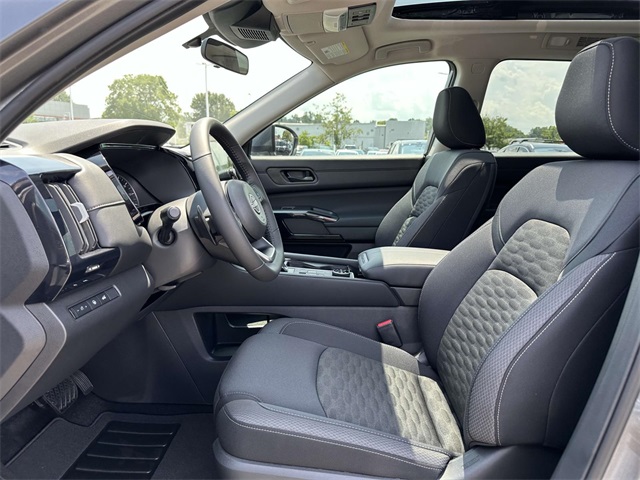 2025 Nissan Pathfinder SV photo 16