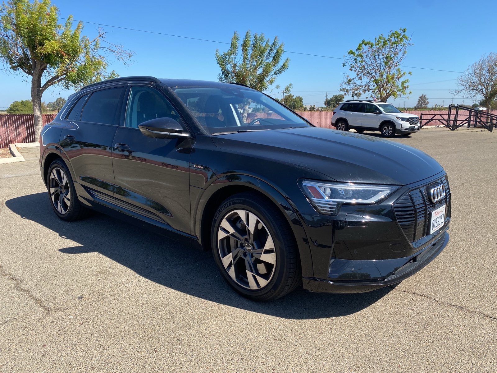 2021 Audi e-tron Premium photo 3