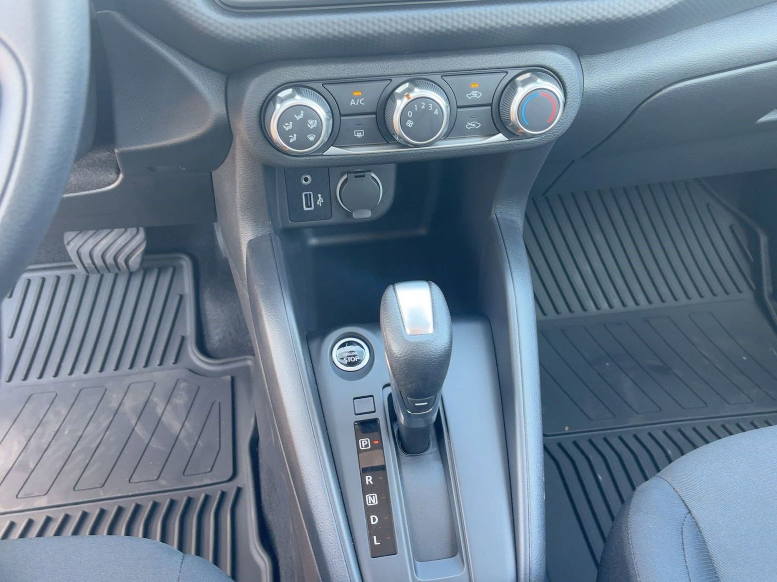2025 Nissan Kicks Play S photo 18