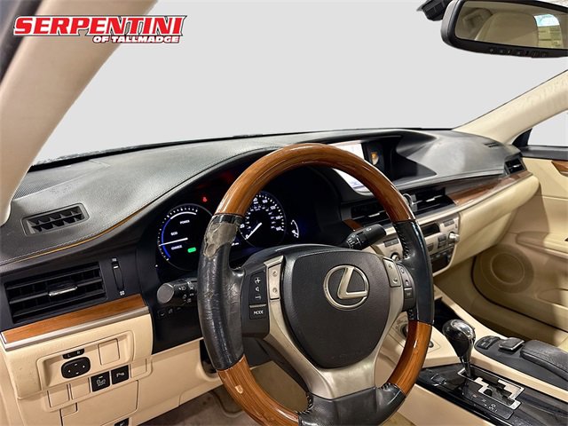 2014 Lexus ES 300h photo 9