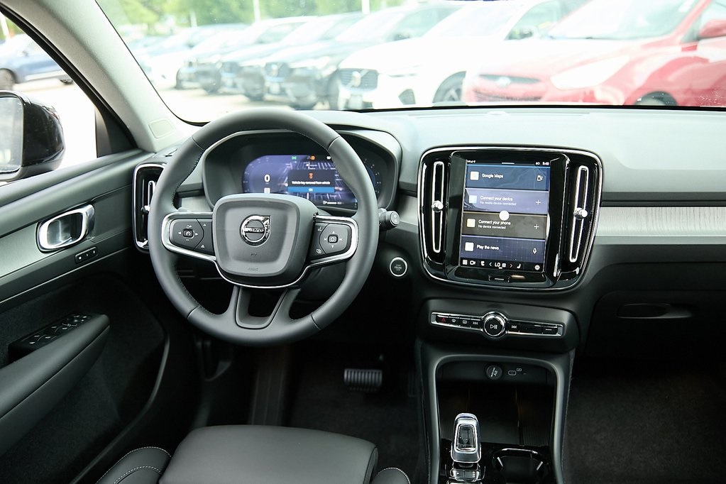 2025 VOLVO XC40 - Image 22