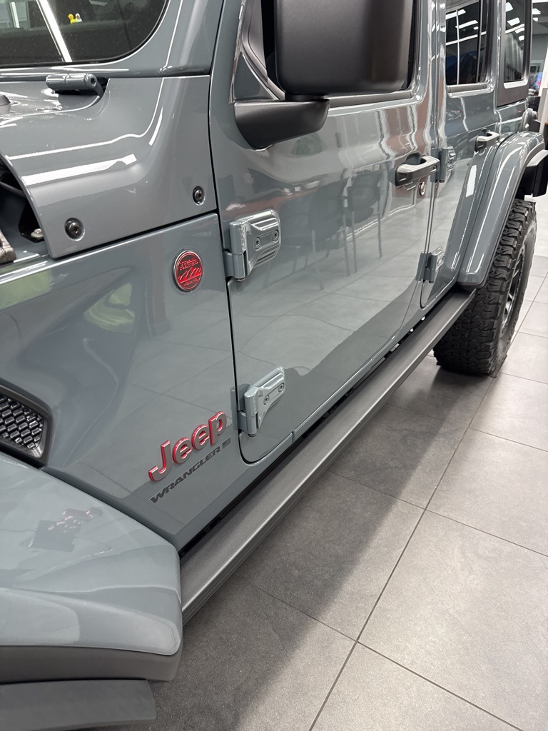 2025 Jeep Wrangler Rubicon photo 3