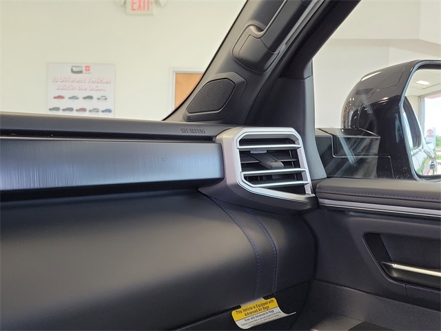 2025 Toyota Tundra Platinum CrewMax photo 27