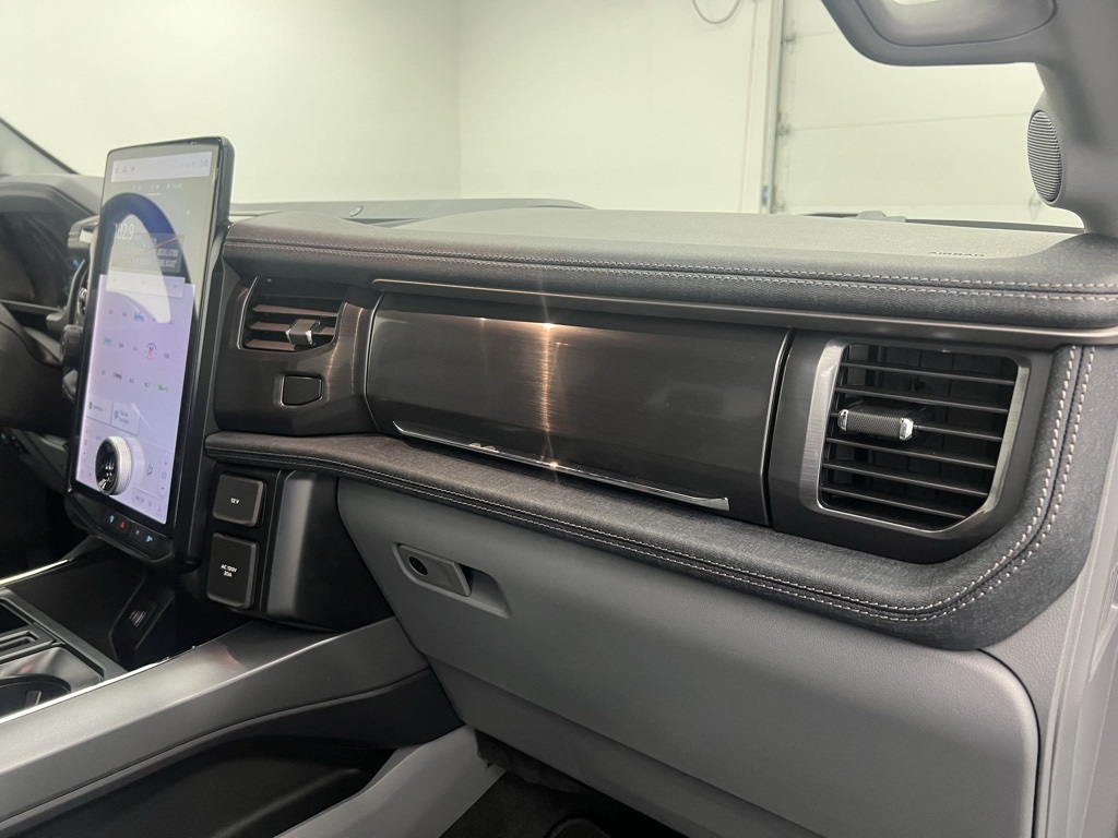 2025 Ford F-150 Lightning photo 29