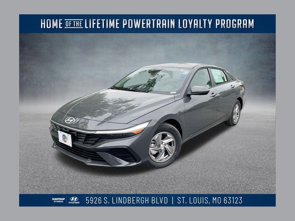 2025 Hyundai Elantra SE's photo