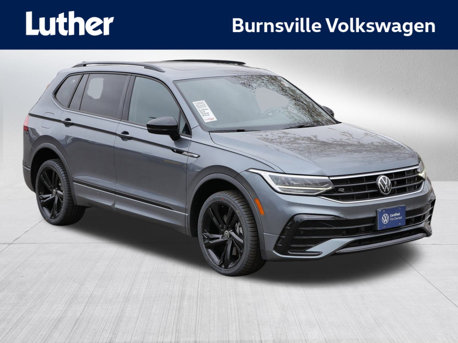 2023 Volkswagen Tiguan SE R-LINE BLACK's photo