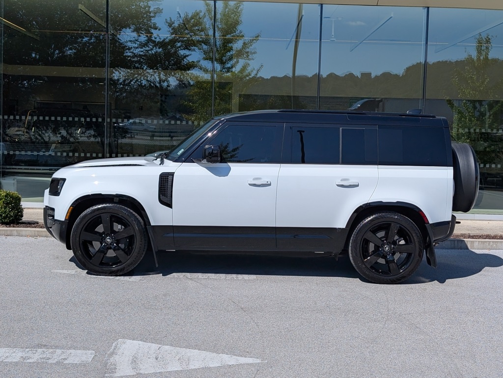 2025 Land Rover Defender 110 X-Dynamic SE photo 2