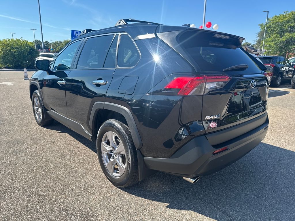 2023 Toyota RAV4 XLE photo 2