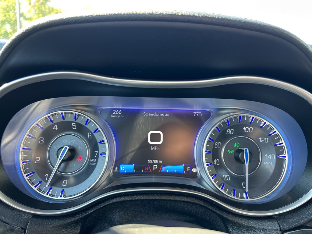 2017 Chrysler 300 C photo 13