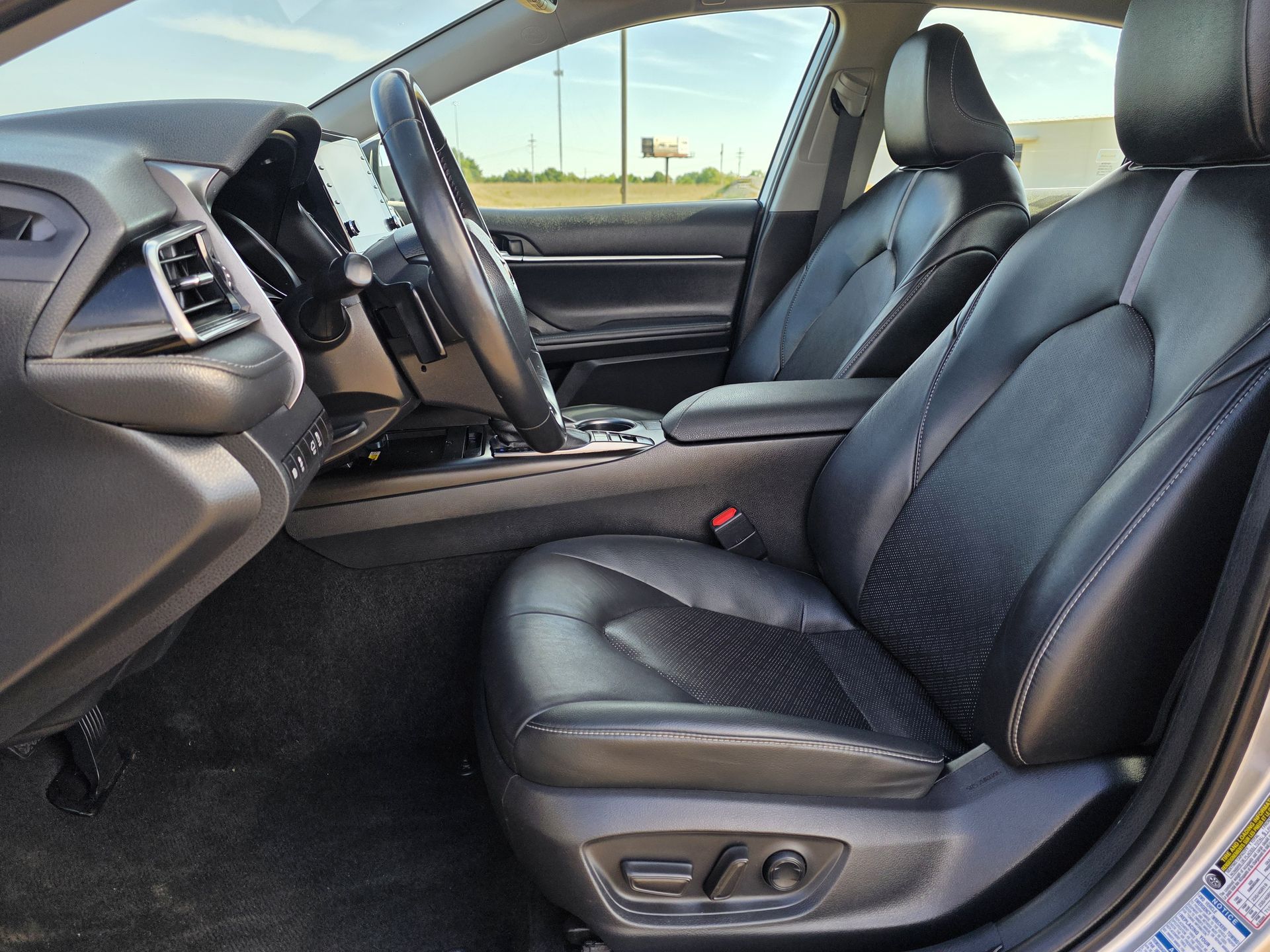2022 Toyota Camry XSE photo 17