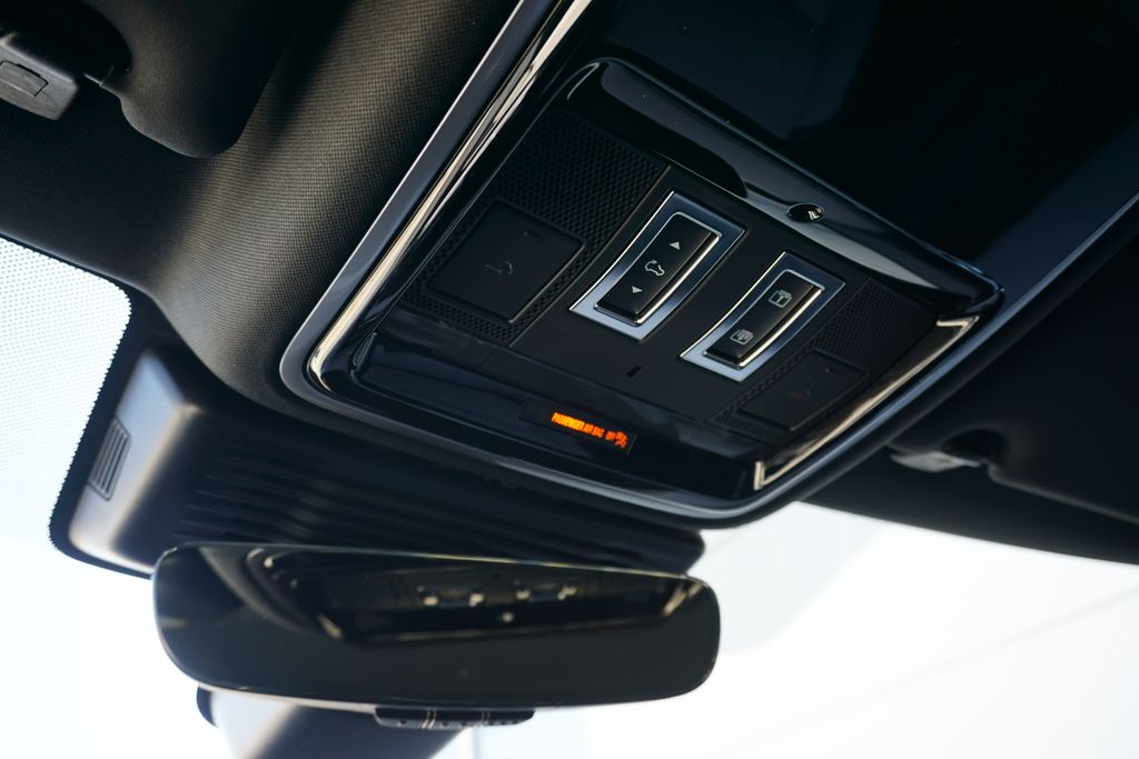 2026 Land Rover Range Rover Velar SE photo 25