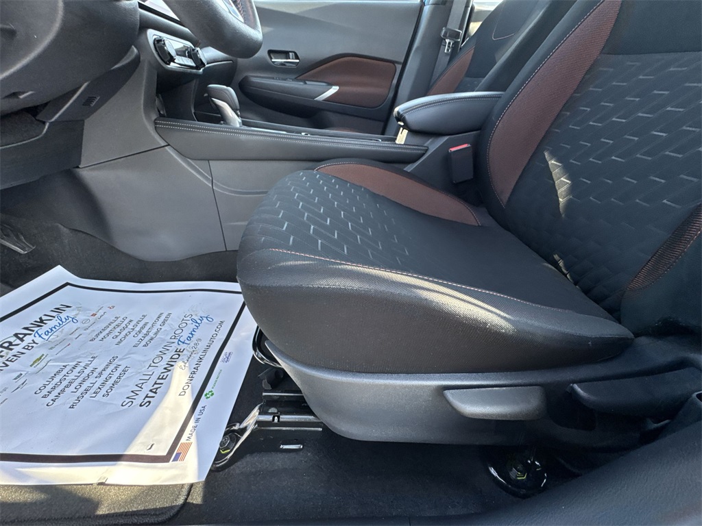 2024 Nissan Kicks SR photo 12