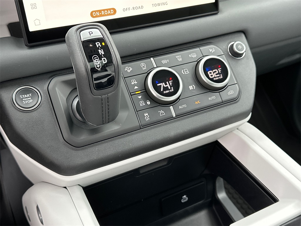 2025 Land Rover Defender 110 S photo 20
