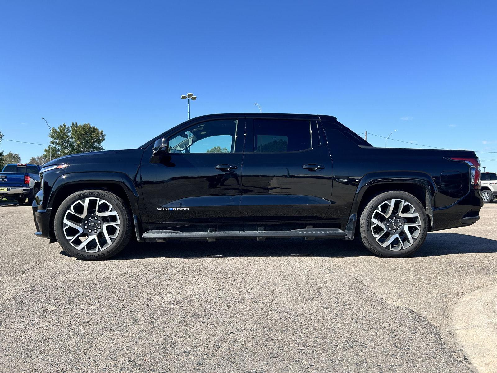 2024 Chevrolet Silverado EV RST photo 4