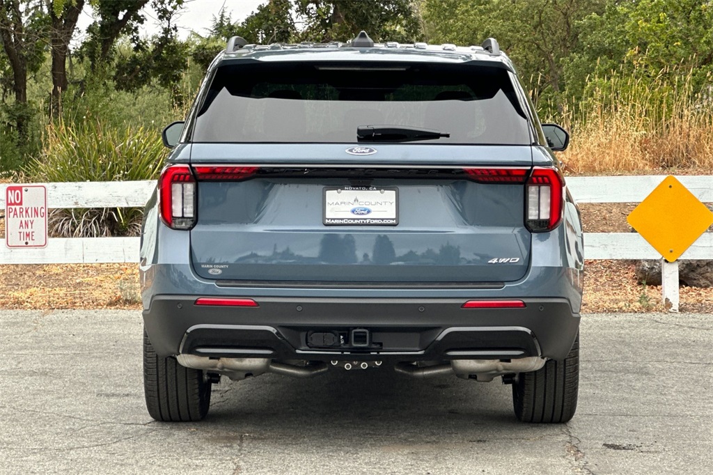 2025 Ford Explorer ST-Line photo 4