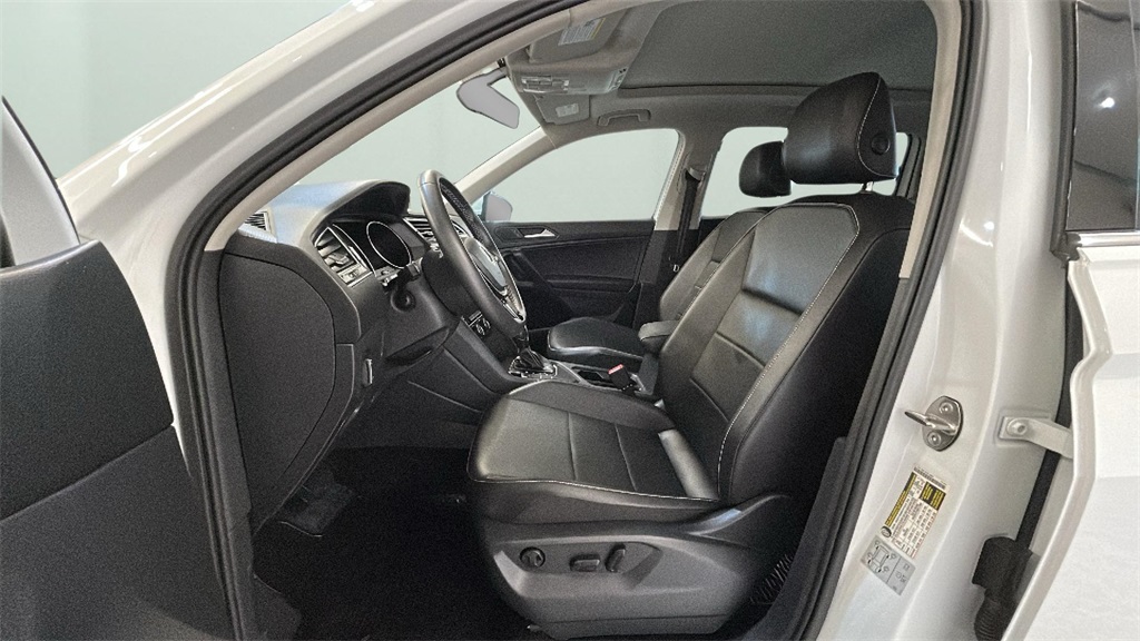 2021 Volkswagen Tiguan R-Line Black SEL photo 12