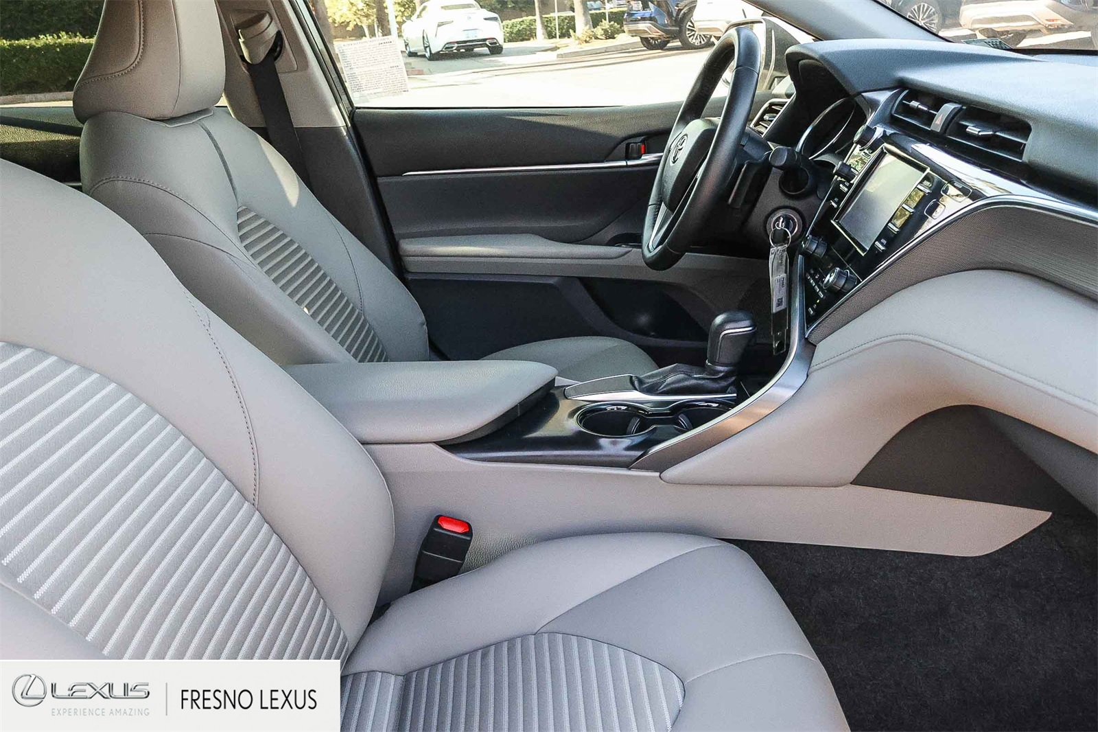 2018 Toyota Camry SE photo 11