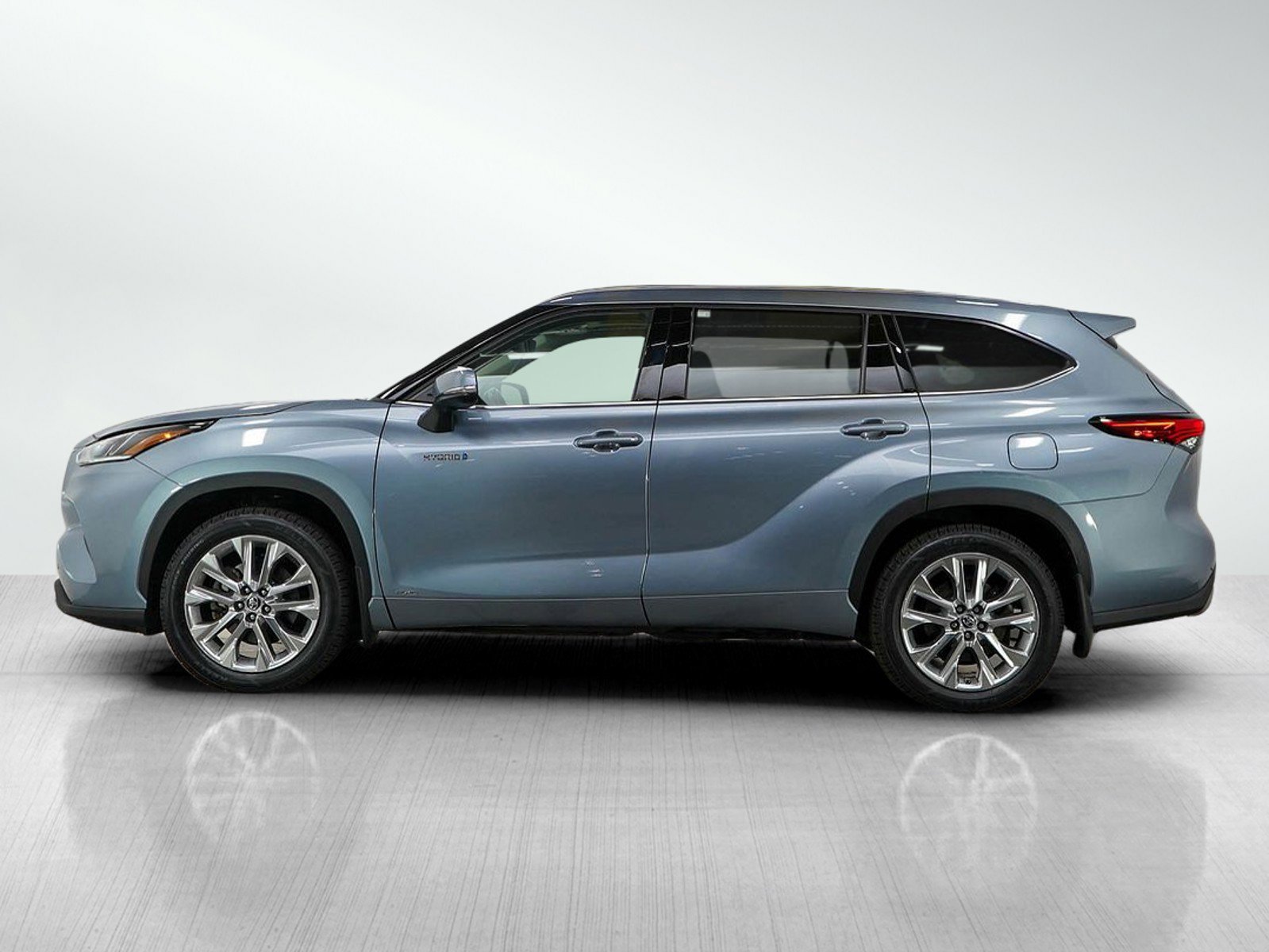 Used 2021 Toyota Highlander Limited with VIN 5TDXBRCH9MS016845 for sale in Burnsville, Minnesota