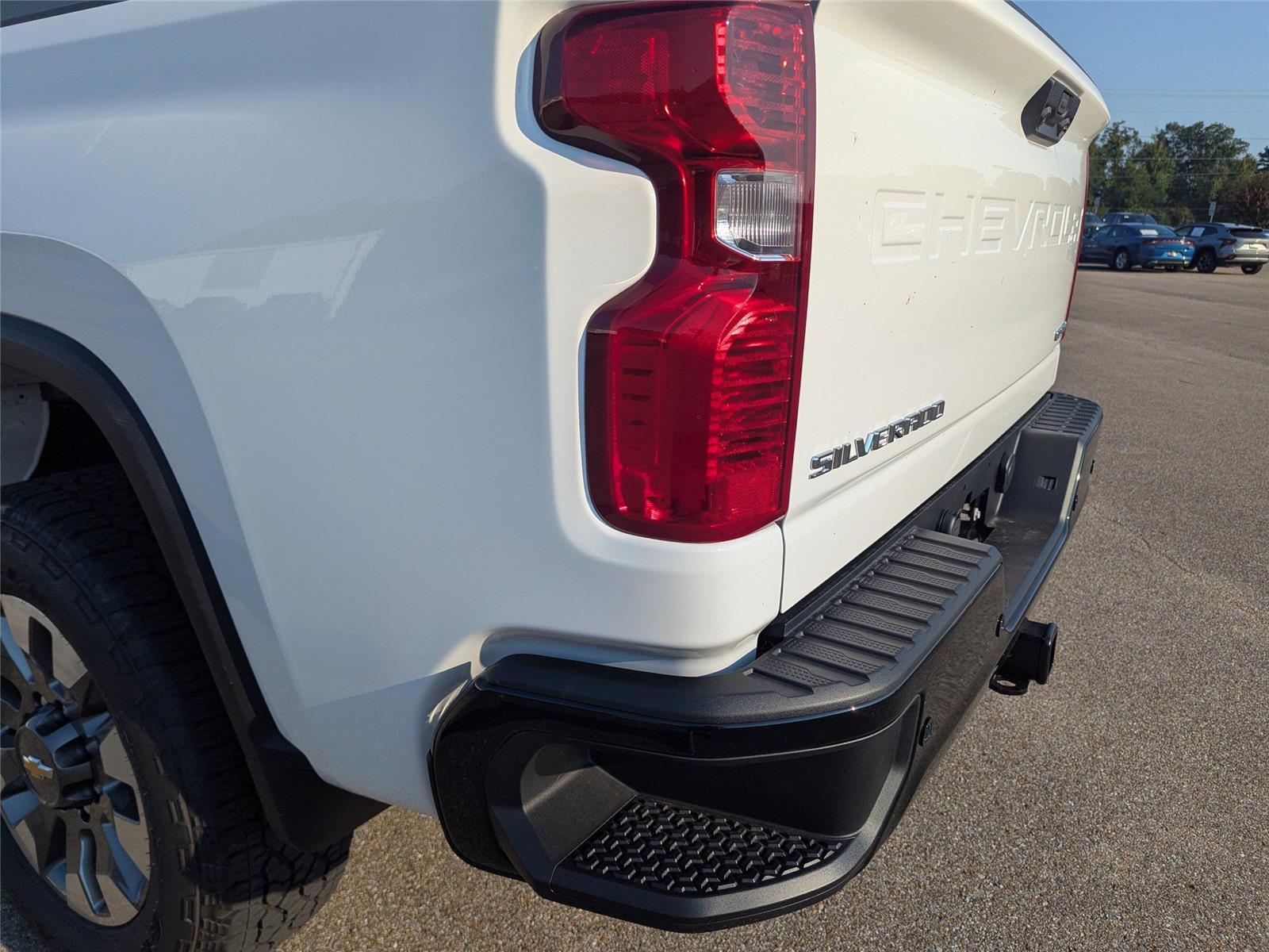 2025 Chevrolet Silverado 2500HD Custom photo 13