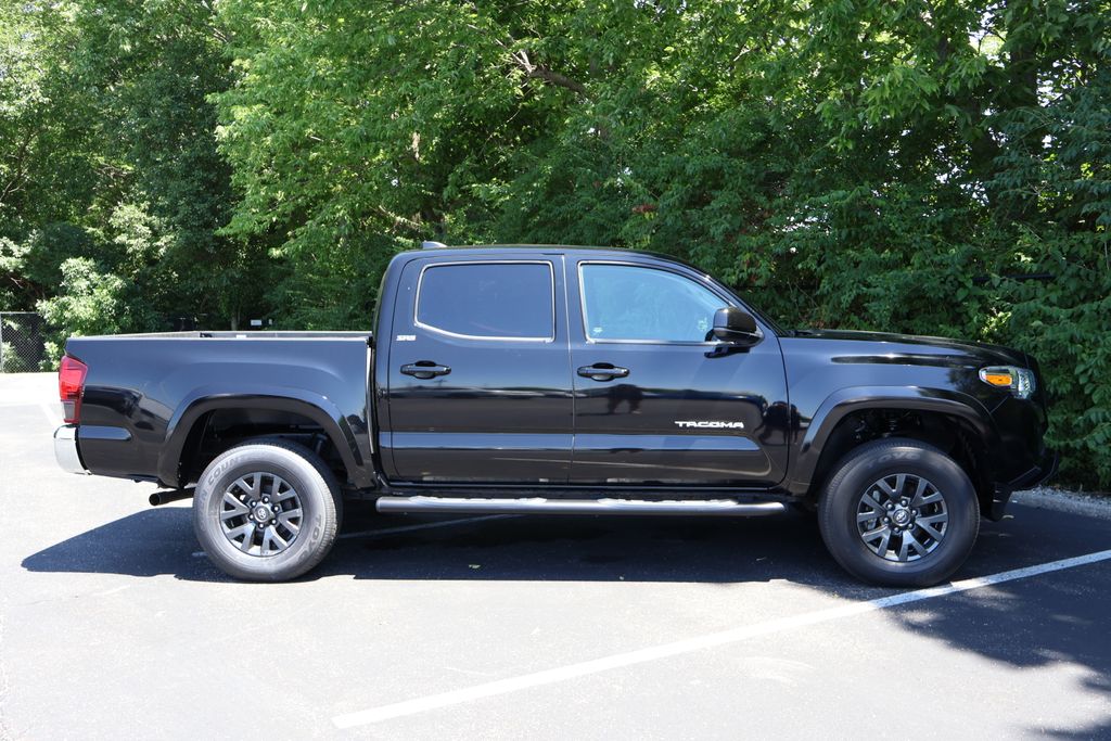 2023 Toyota Tacoma SR5 photo 9