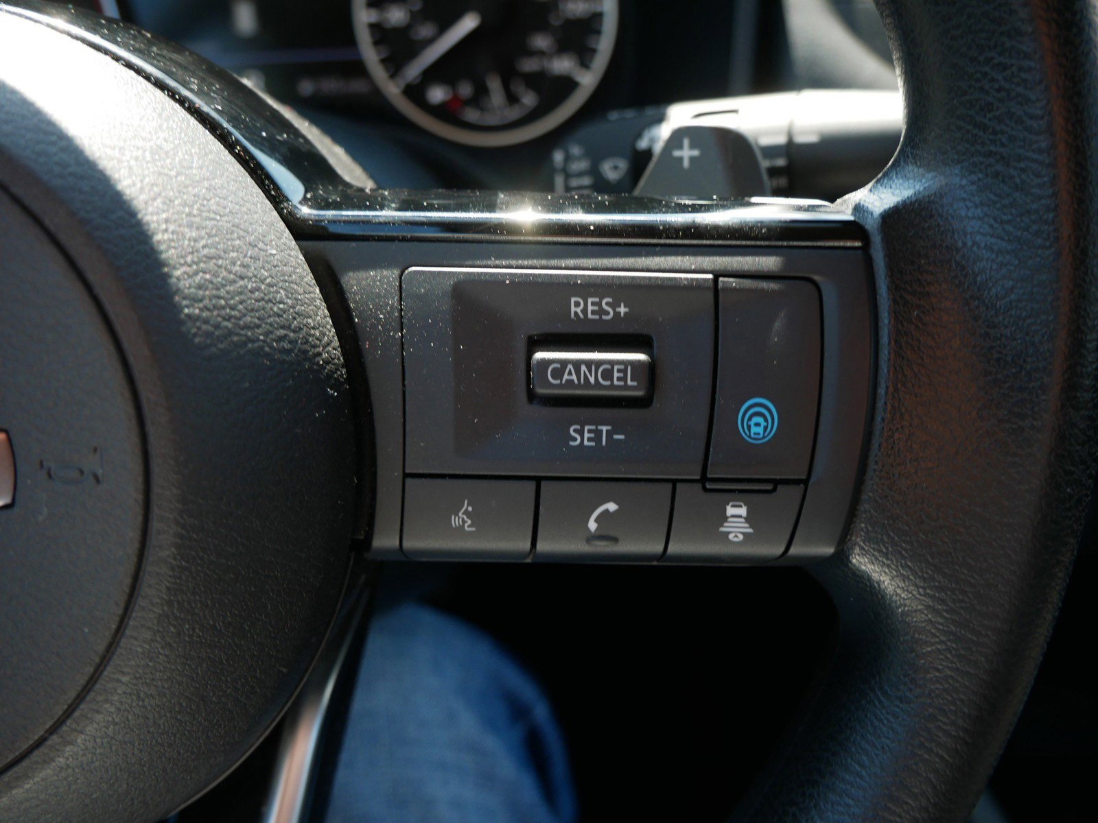 2023 Nissan Rogue SV photo 23
