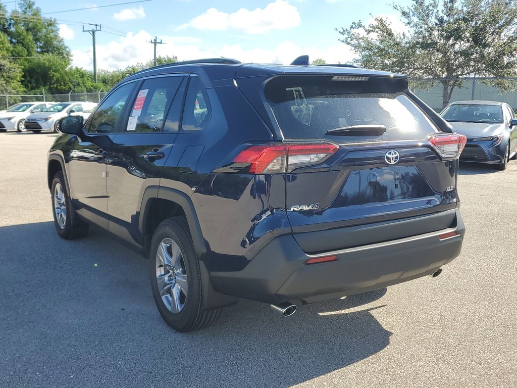 2025 Toyota RAV4 XLE photo 6