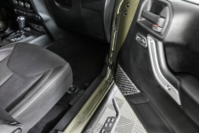 2015 Jeep Wrangler Unlimited Rubicon photo 20