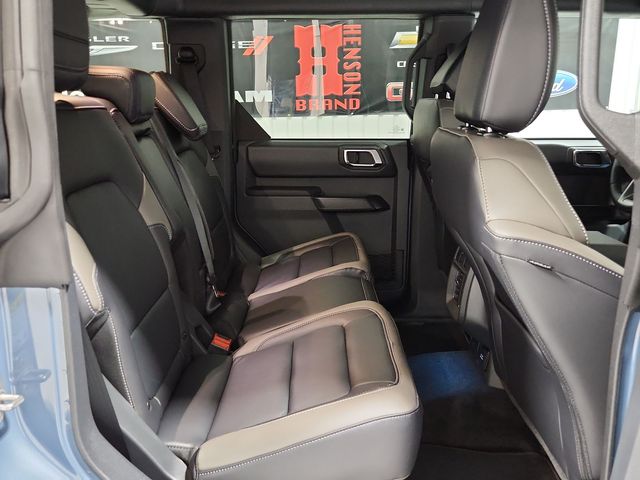 2025 Ford Bronco Outer Banks photo 2